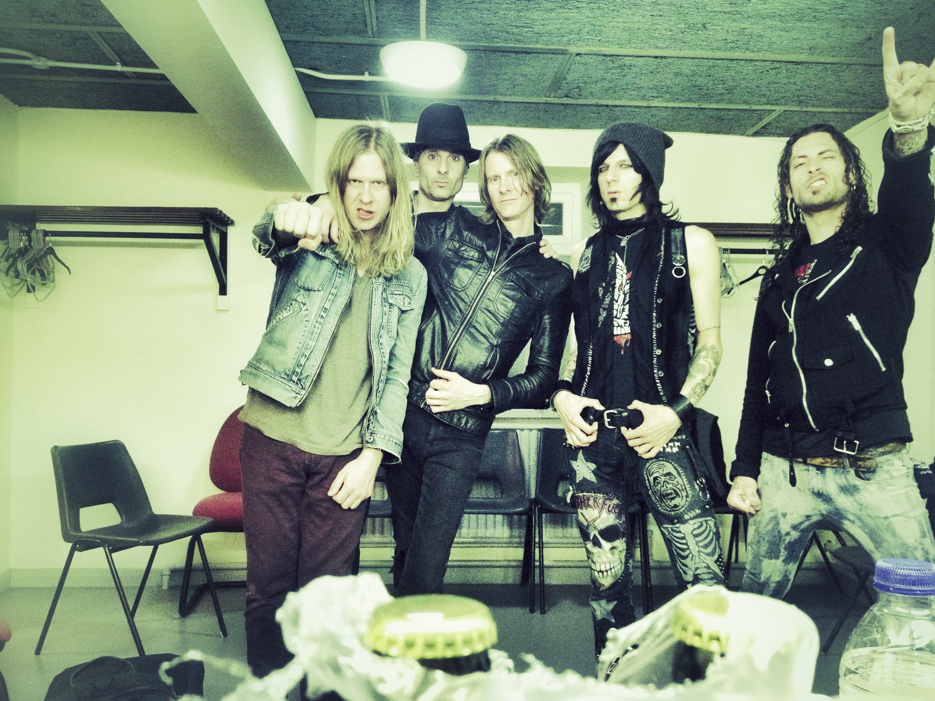 TLV hanging out in UK dressing room